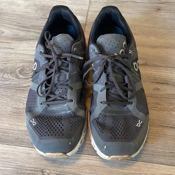 on cloud flow sneakers - Picture 3 of 7